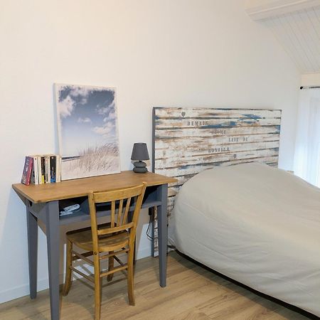 Sous La Tour Apartment Poligny  Bagian luar foto