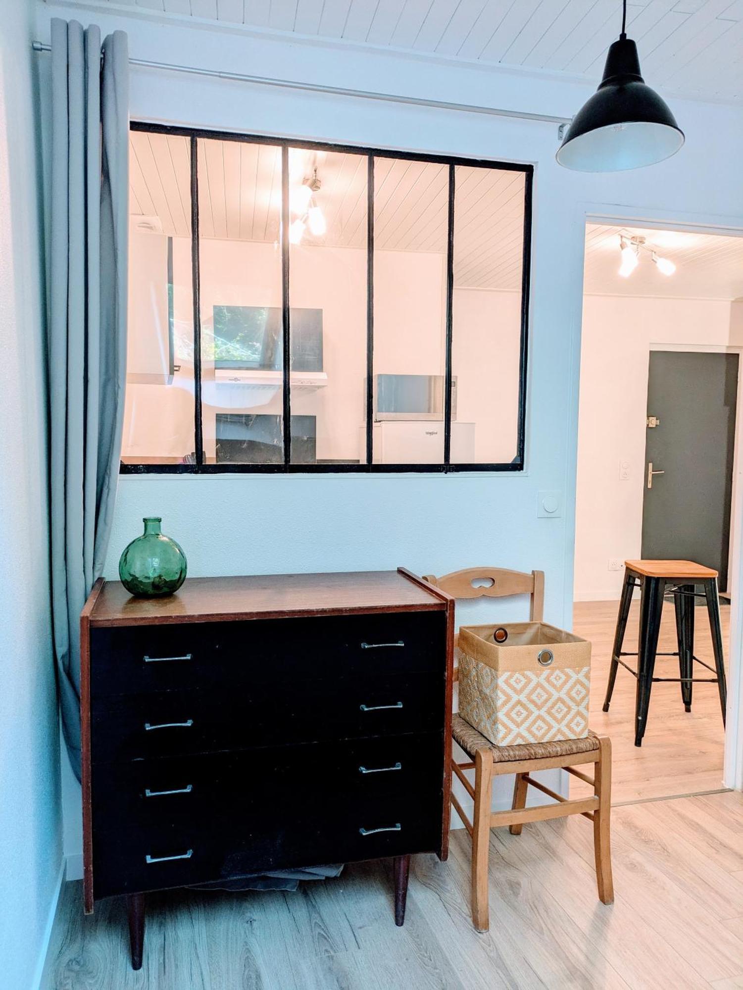 Sous La Tour Apartment Poligny  Bagian luar foto