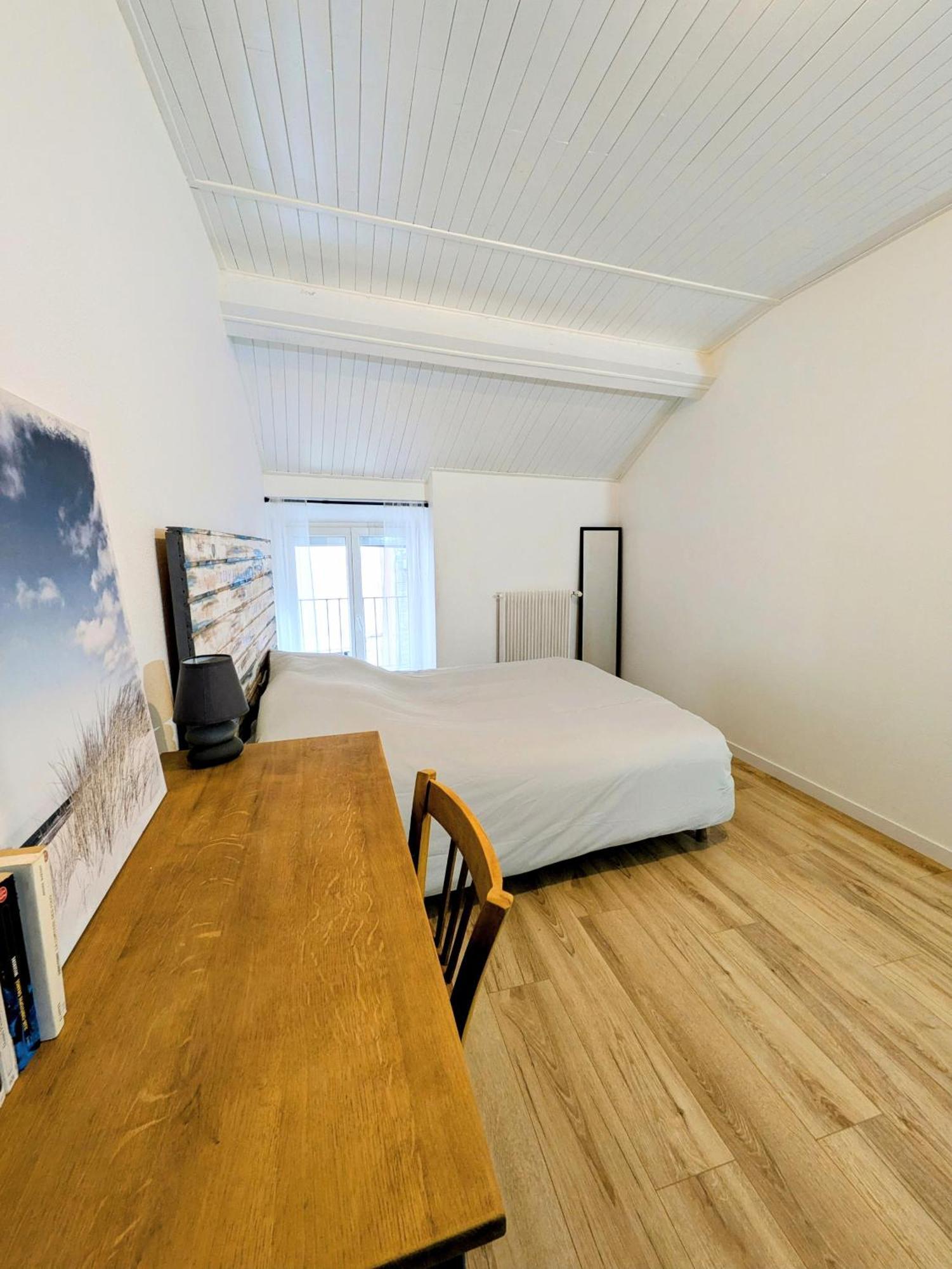 Sous La Tour Apartment Poligny  Bagian luar foto