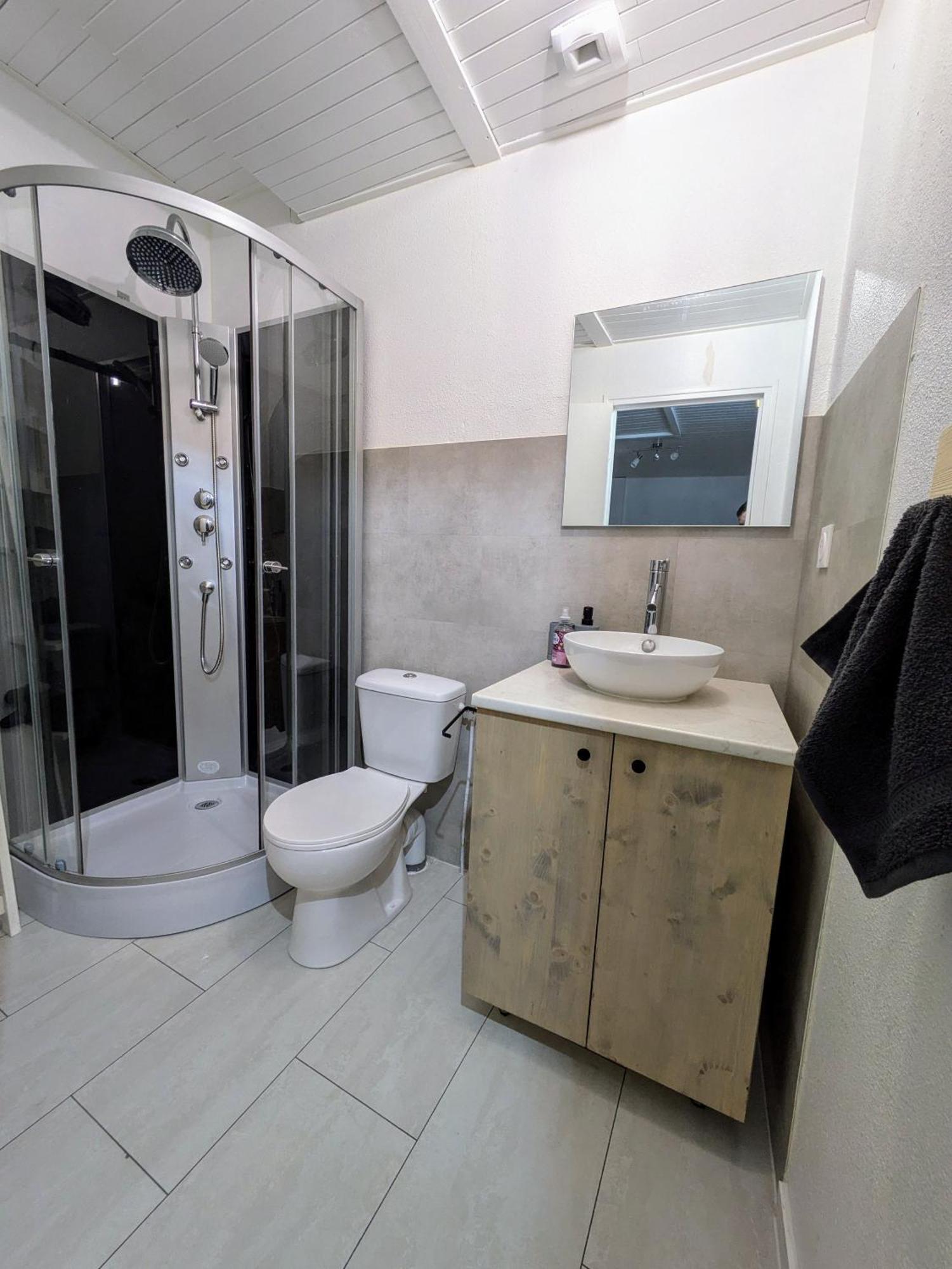 Sous La Tour Apartment Poligny  Bagian luar foto